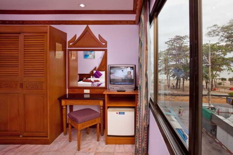 Patong Beach Bed And Breakfast Екстер'єр фото