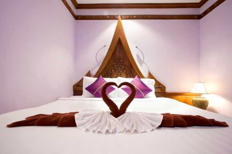 Patong Beach Bed And Breakfast Екстер'єр фото