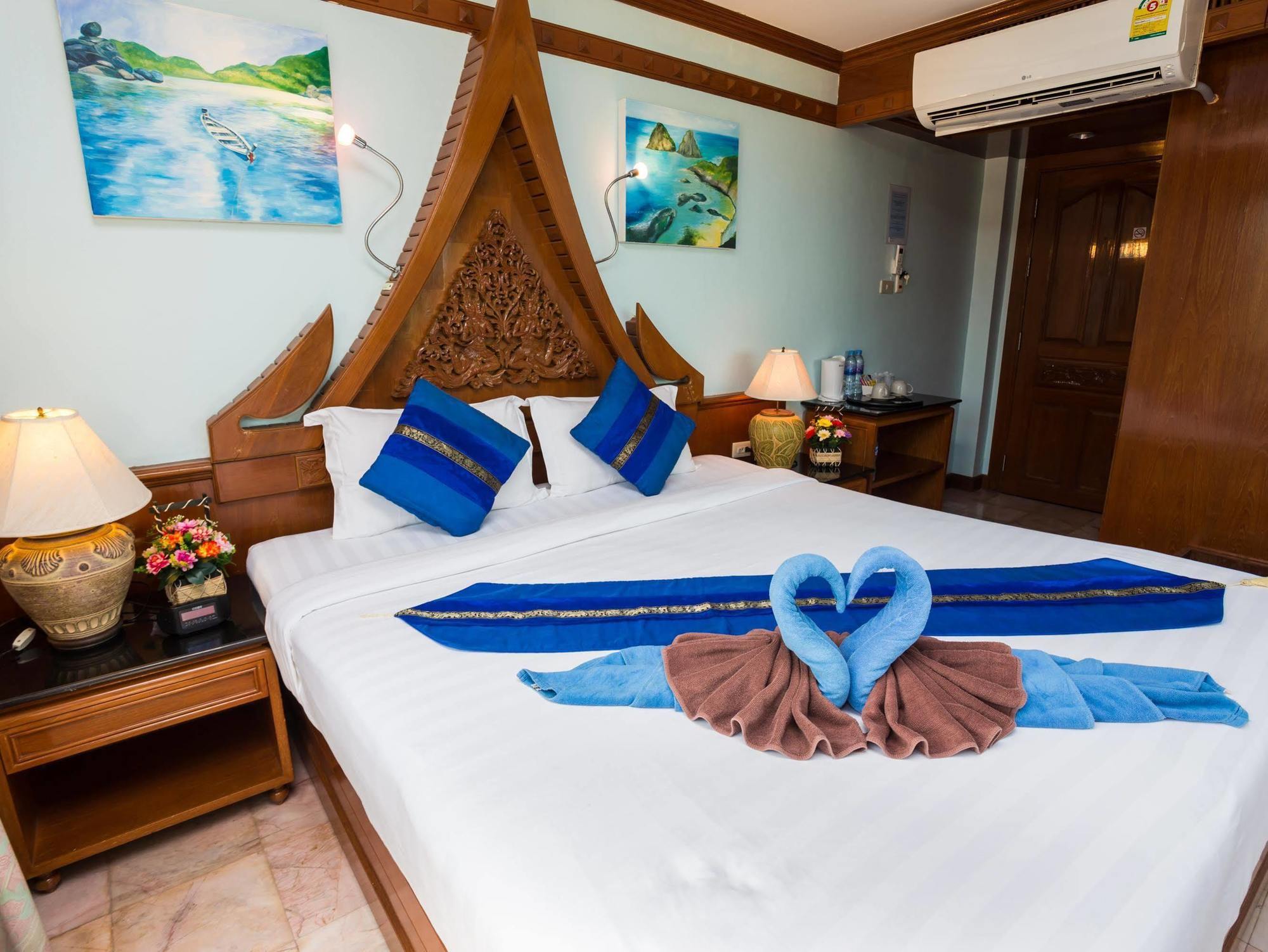Patong Beach Bed And Breakfast Екстер'єр фото